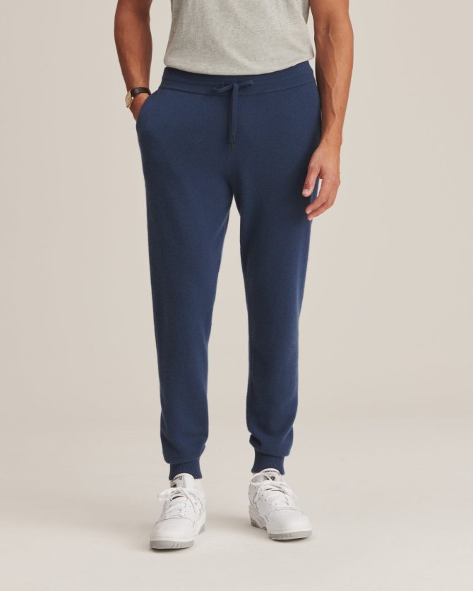Off-Duty Cashmere Jogger - Image 24
