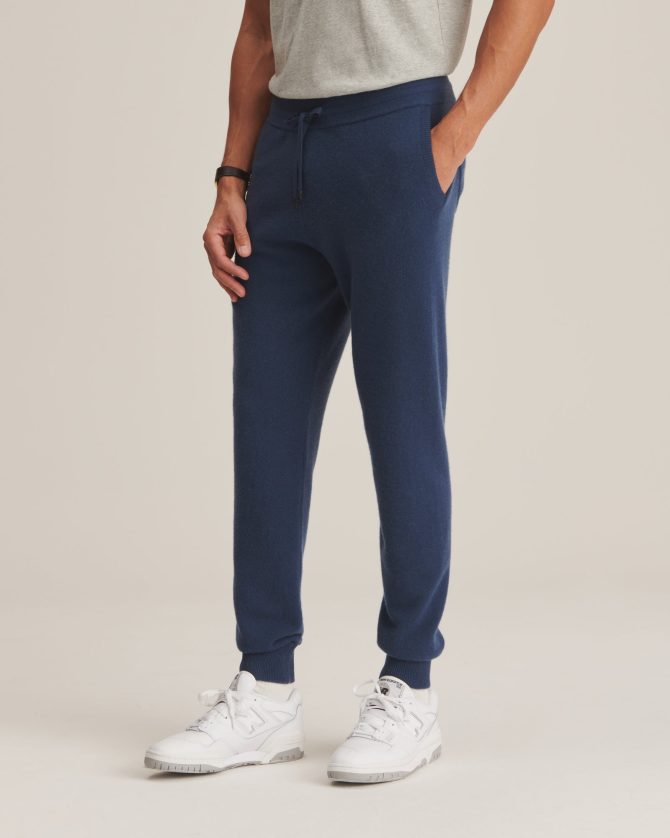 Off-Duty Cashmere Jogger - Image 23