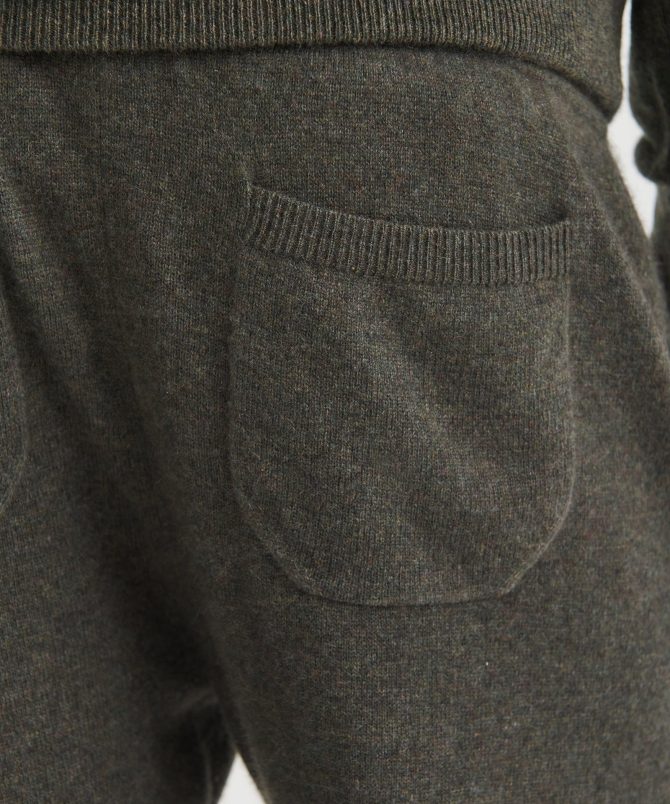 Off-Duty Cashmere Jogger - Image 19