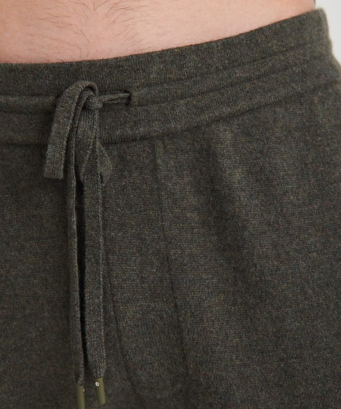 Off-Duty Cashmere Jogger - Image 18