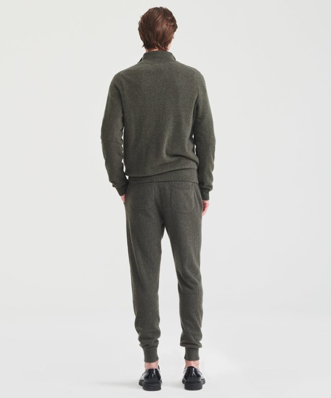 Off-Duty Cashmere Jogger - Image 17