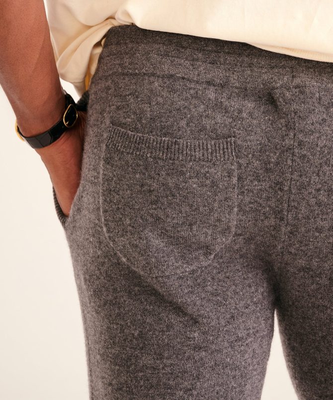 Off-Duty Cashmere Jogger - Image 38